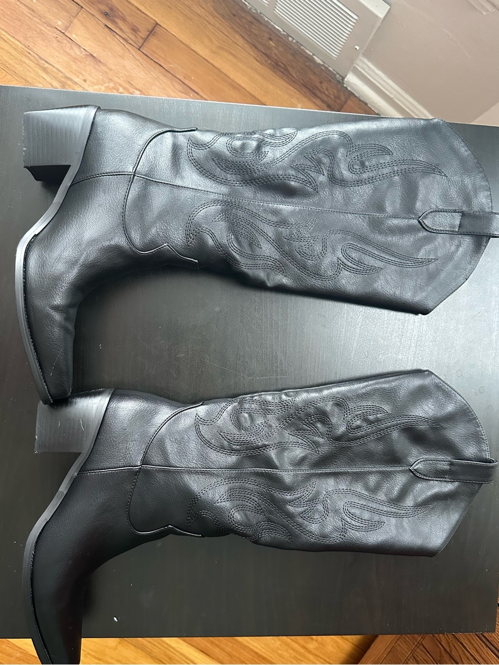 Idyllwind Black Embroidered Knee-High Western Heeled Boots size 7.5 - Picture 2 of 11